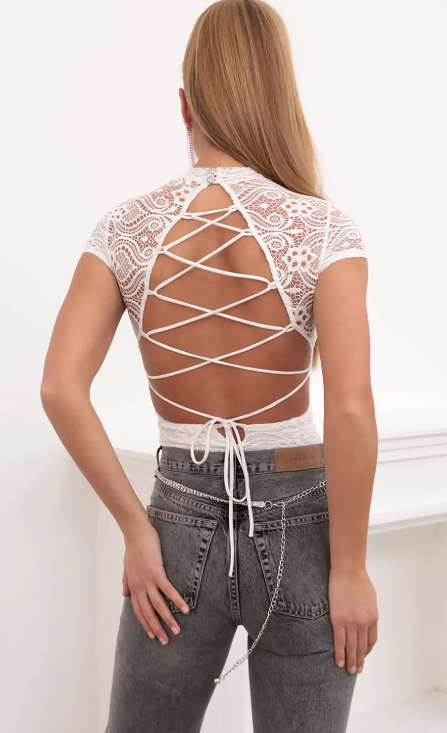 LUCY IN THE SKY Bodysuits^Avenue Shimmer Lace Bodysuit In White