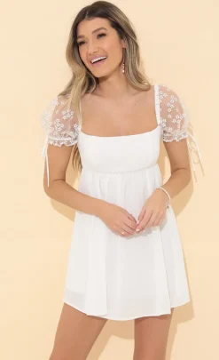 LUCY IN THE SKY Mini Dresses^Baby Doll Dress In White Daisy