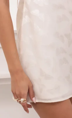 LUCY IN THE SKY Mini Dresses^Halter Dress In Off White Butterfly Jacquard