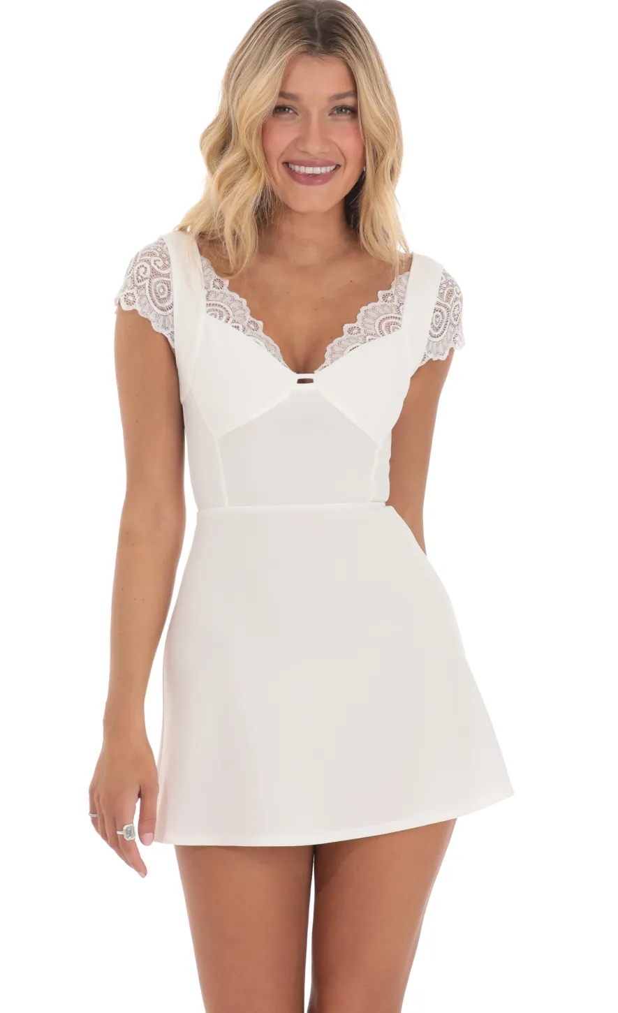 LUCY IN THE SKY Mini Dresses^Lace Sleeve Dress In White