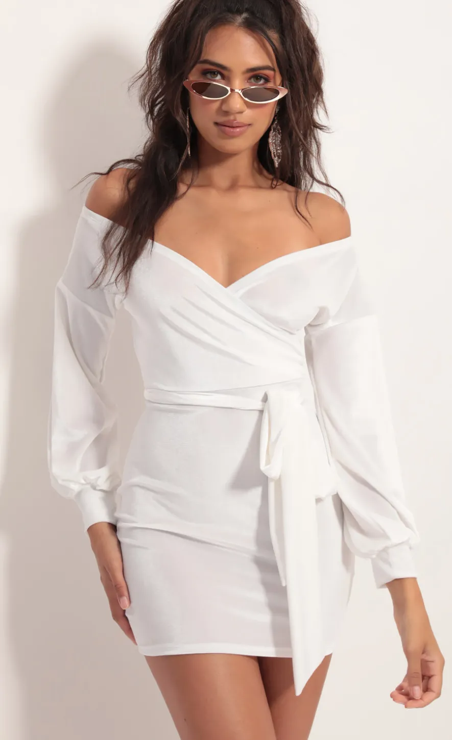 LUCY IN THE SKY Mini Dresses^Off Shoulder Velvet Dress In White